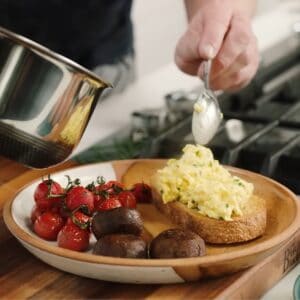 gordon ramsay makes scrambled and fried eggs cooking with gordon hexclad