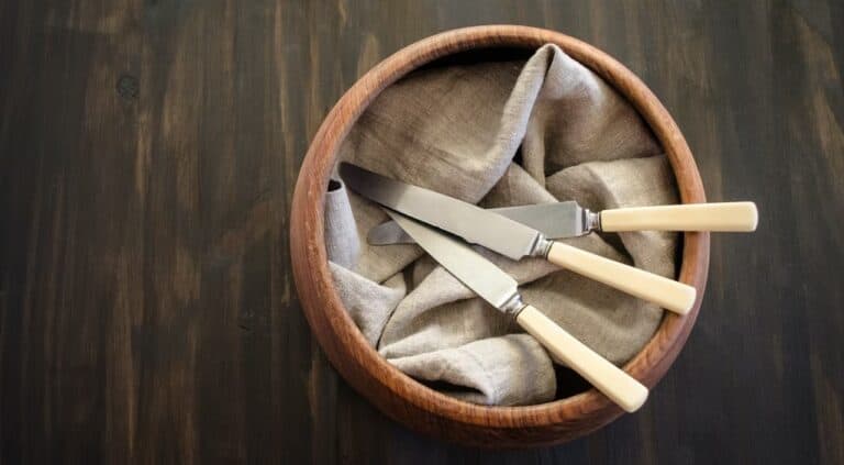 butter knife in bowl